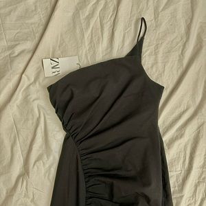 gorgeous zara one shoulder black midi dress